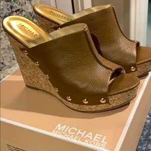 Cork wedge dark walnut gold studs